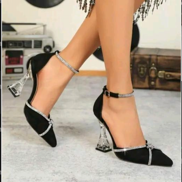 1311 Black heels