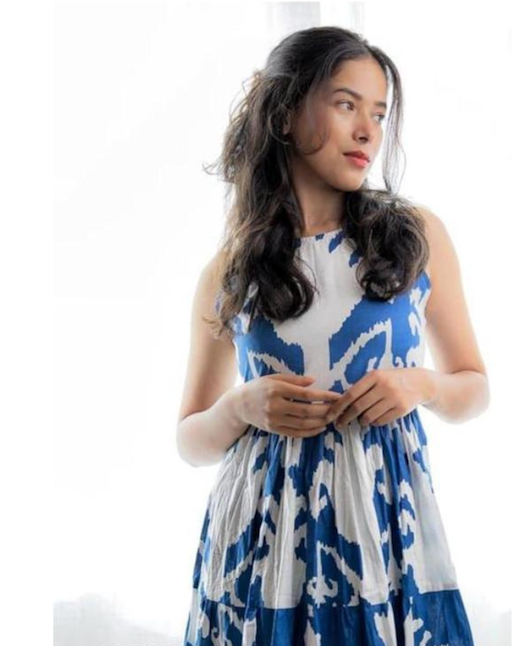 Sleeveless long frock