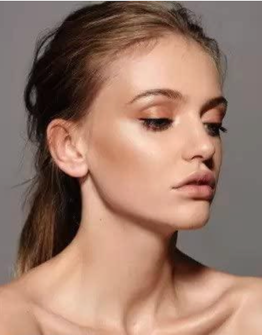 Iconic London Liquid Highlighter